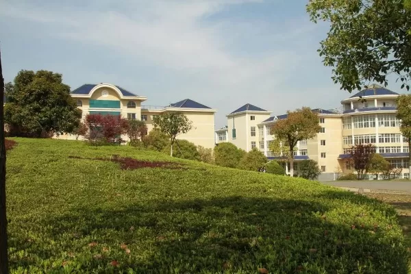 岳阳职业技术学院怎么样这个学校？一所特色鲜明的高水平职业院校