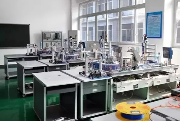 河南技师学院最厉害三个专业是什么？机电一体化、平面设计与工业机器人位居前列