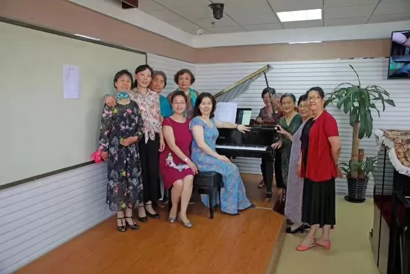 老年大学声乐班学什么？声乐班课程全面解析与学习路径