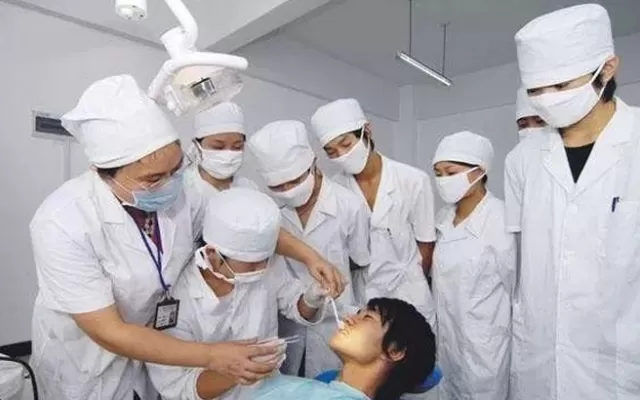  大专口腔医学技术是干什么的？专业定位与职业发展全解析