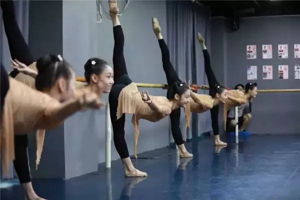 舞蹈专业生就业方向有哪些？全面剖析表演、教育、编导三大路径