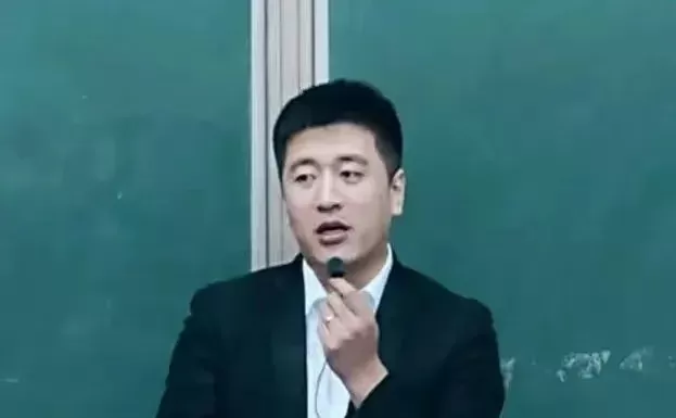  二本通信工程：突围之路在何方？——张雪峰深度解析赛道机遇与破局策略