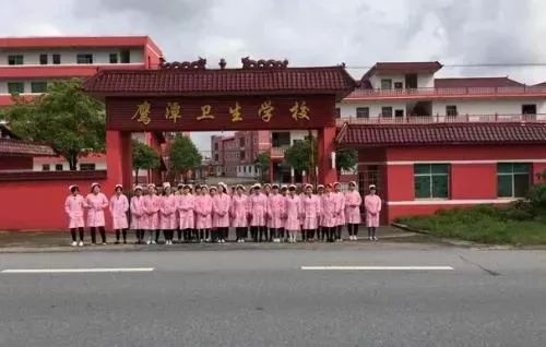  鹰潭卫生职业学院2025年招多少人？详解四大专业计划与报考要点