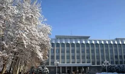  新疆伊犁师范大学招生办电话是什么？本质是教育桥梁与智慧枢纽