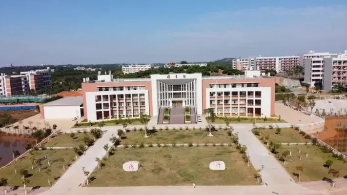  茂名职业技术学院北校区环境怎么样？兼具便利生活与实用功能的教学园区