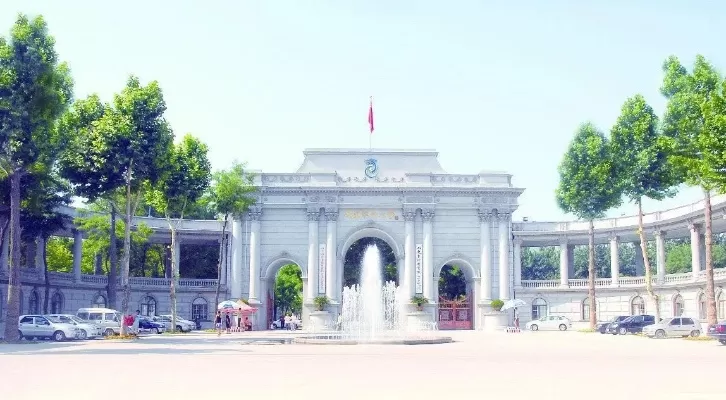 山东圣翰财贸职业学院是公办还是民办？揭秘其民办属性下的职业教育创新之路