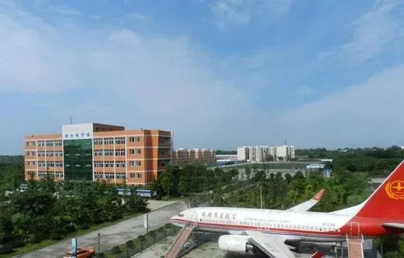 四川的航空大学在哪个城市？主要分布在成都、绵阳、广汉三地