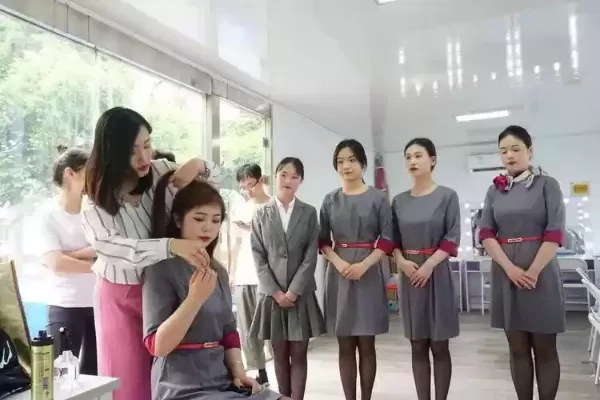  空乘专业可报考哪些院校？全方位解析院校梯队与报考策略