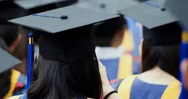 上大学要一寸还是二寸？本质是学业与成长的平衡