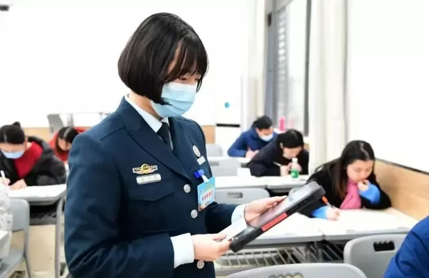  在校大学生能考部队文职吗？报考资格与职业优势深度解析