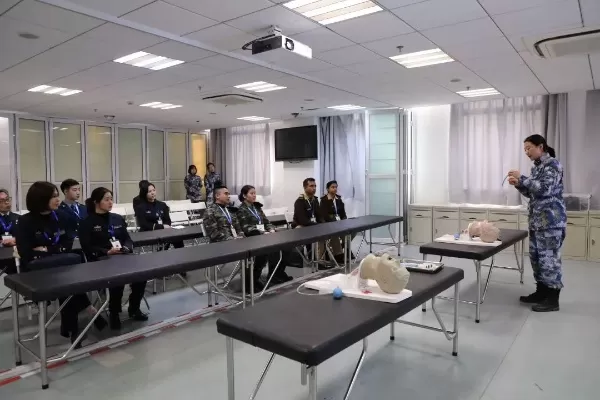 上海海军军医大学是什么性质的院校？它在军事医学教育中为何如此重要？