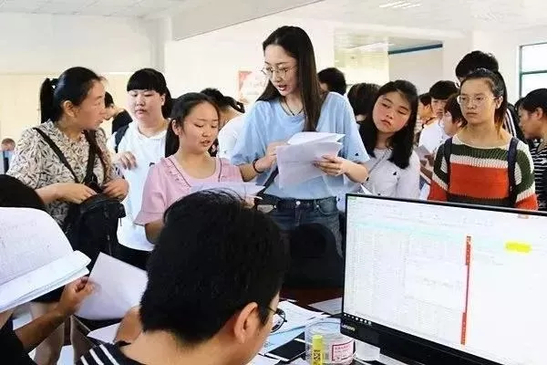 大学最吃香的三个部门是什么？揭秘高校中的黄金岗位