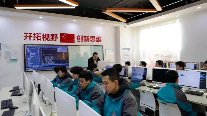  职校计算机专业出来干什么的？职业教育如何铺就数字时代的黄金就业路