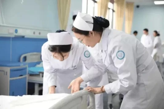 成人自学护理专业可行吗？关键在于系统规划与实践坚持