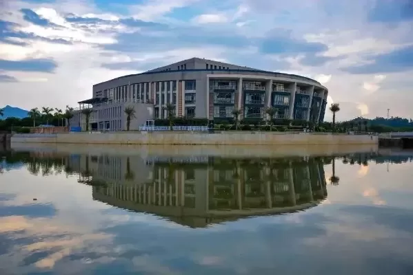 广东南华工商职业学院多大？规模与潜力兼备的教育新高地