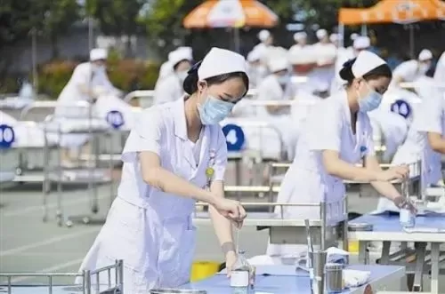 女孩子学护理专业好吗？全面剖析护理专业的机遇与挑战