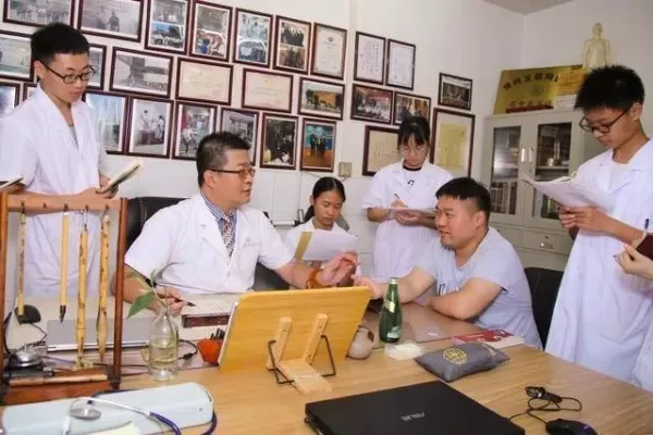 中医药大学西学中培训班是什么？本质是中西医结合教育的创新实践